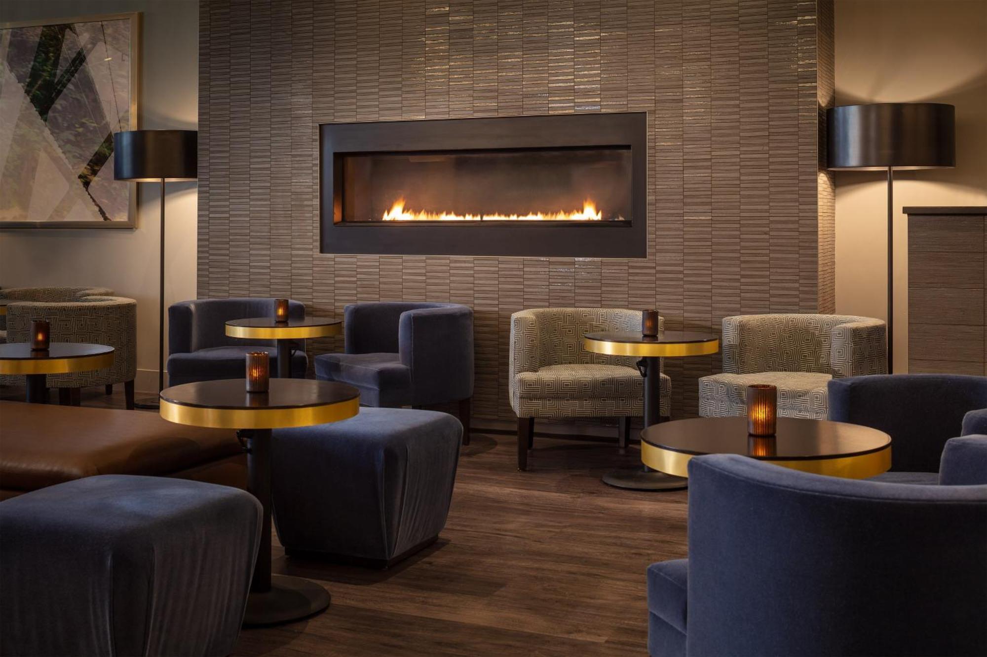 קיימברידג' Sheraton Commander Hotel מראה חיצוני תמונה